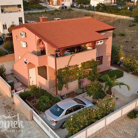 Tomek Apartment Vir Luaran gambar
