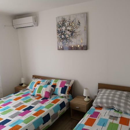 Tomek Apartment Vir Luaran gambar