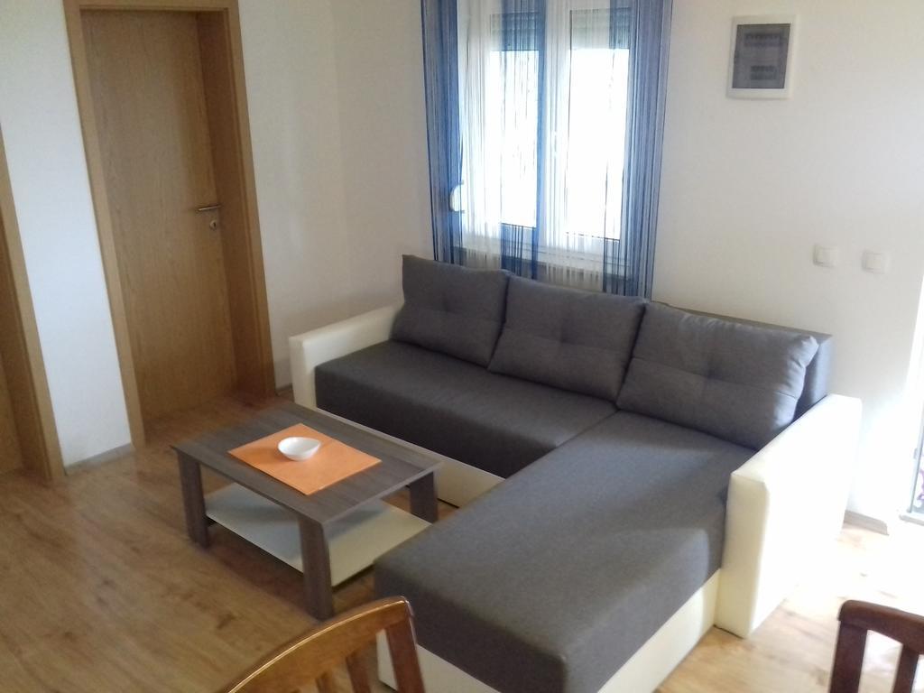Tomek Apartment Vir Luaran gambar