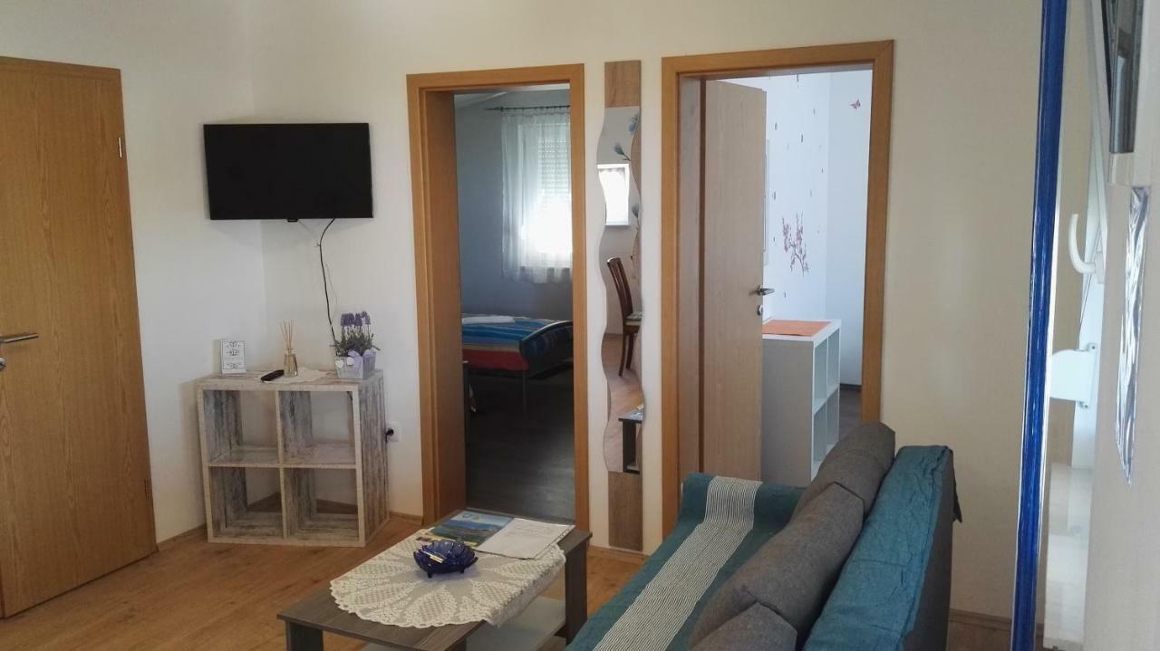 Tomek Apartment Vir Luaran gambar