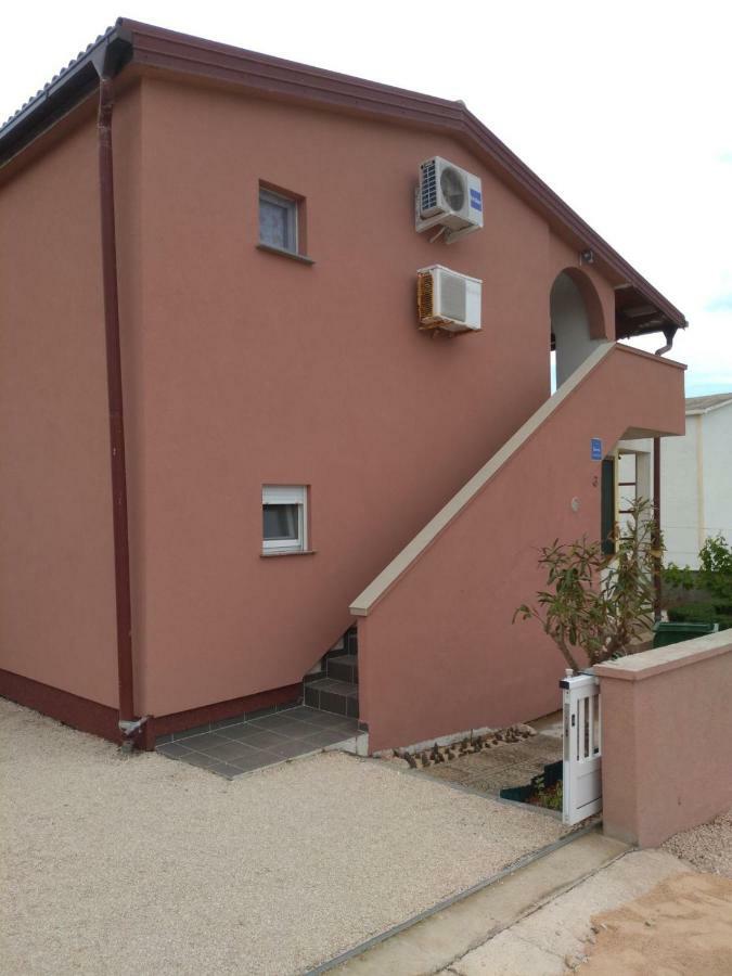 Tomek Apartment Vir Luaran gambar