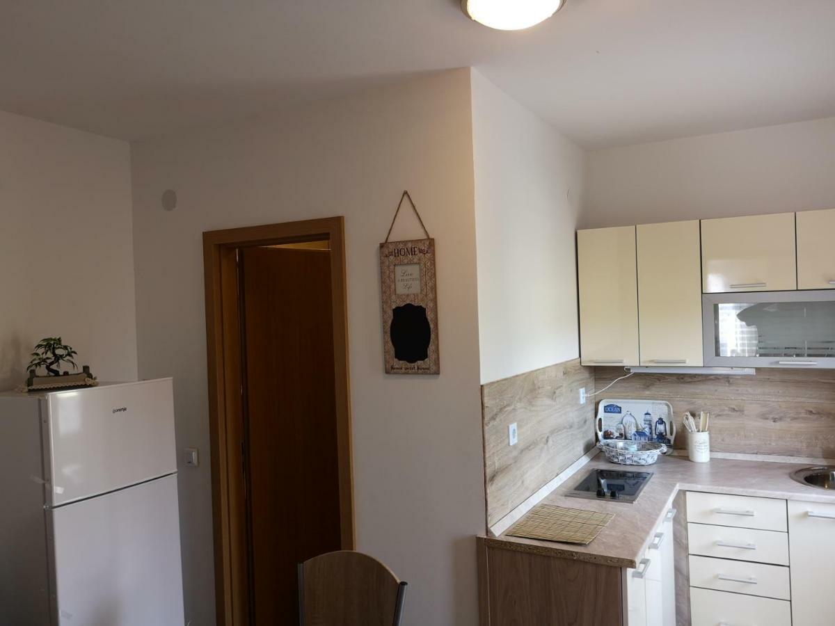 Tomek Apartment Vir Luaran gambar