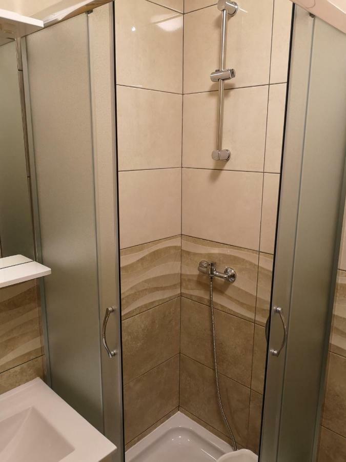 Tomek Apartment Vir Luaran gambar
