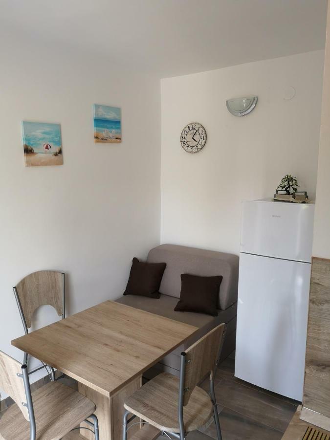 Tomek Apartment Vir Luaran gambar