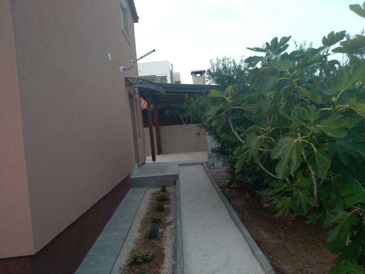 Tomek Apartment Vir Luaran gambar