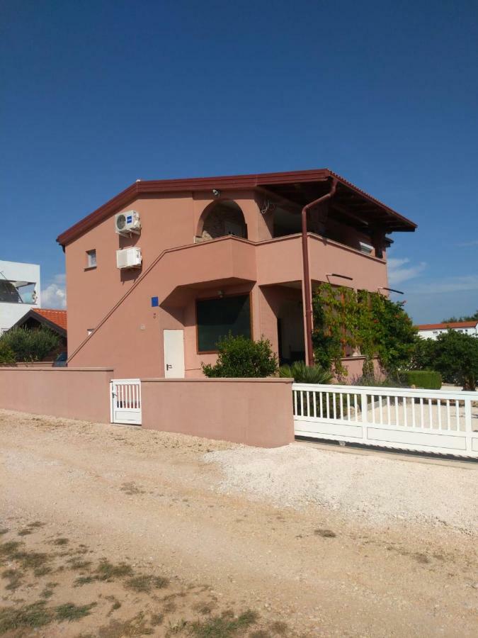 Tomek Apartment Vir Luaran gambar